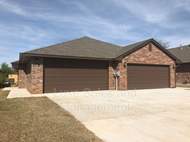 Foto del edificio - 345 Chalk Hill Ct