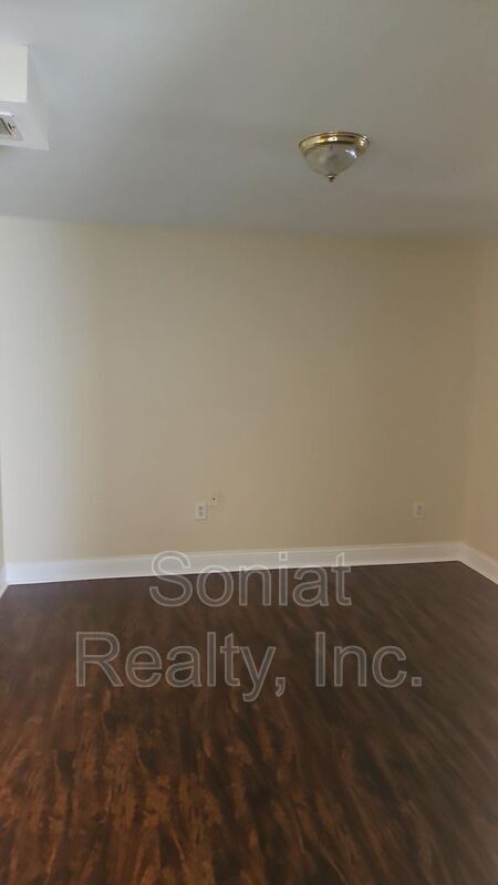 Foto del edificio - 13904 Hayne Blvd