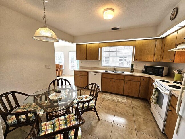 Foto del edificio - 70 N McCall Rd