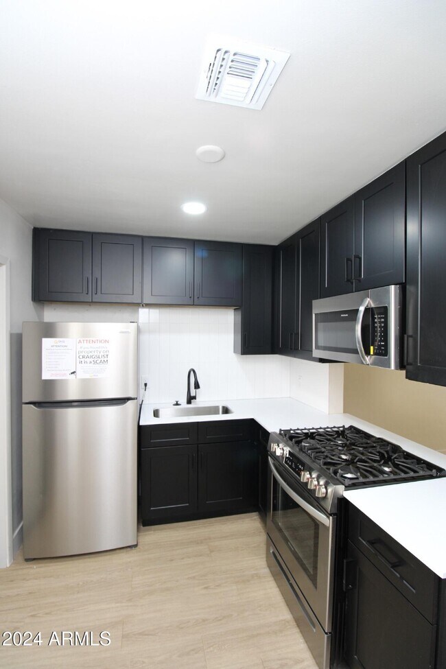 Foto del edificio - 2309 N Dayton St