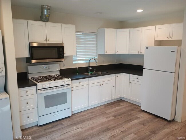 Foto del edificio - 22441 Saticoy St