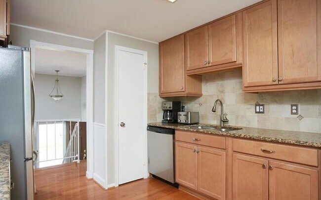 Foto del edificio - 1605 Bayou Ct