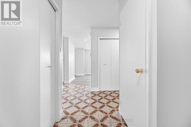 Photo du bâtiment - 45 Silverstone Dr