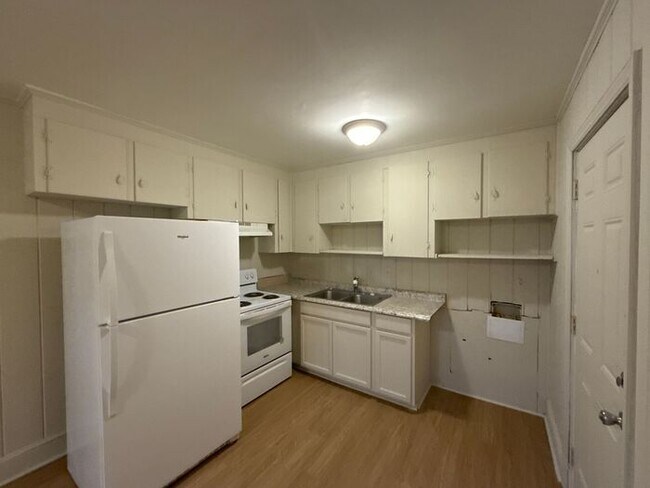 Foto del edificio - T.R. Lawing Realty Property