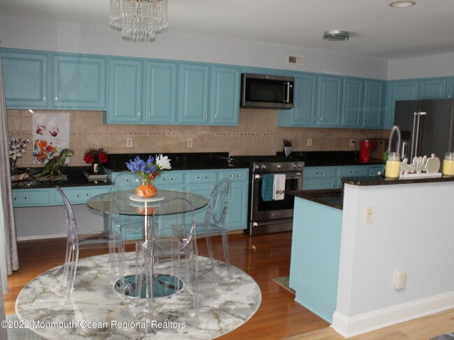Building Photo - 5002 Trotters Way