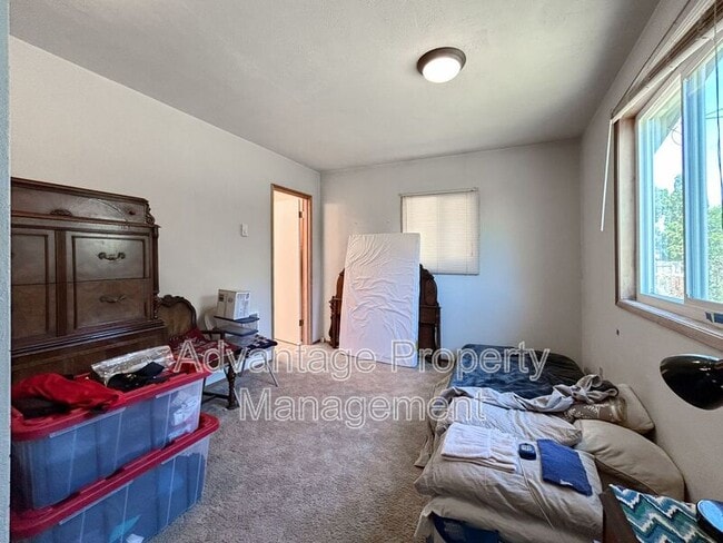 Foto del edificio - 1745 NW Garryanna St