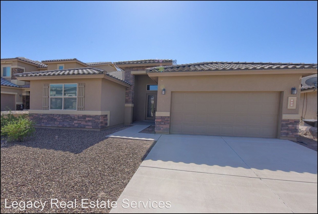 Primary Photo - 3 br, 2 bath House - 404 Chandelier Rd.
