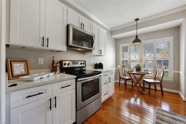 Foto del edificio - 1822 Oakcrest Ct