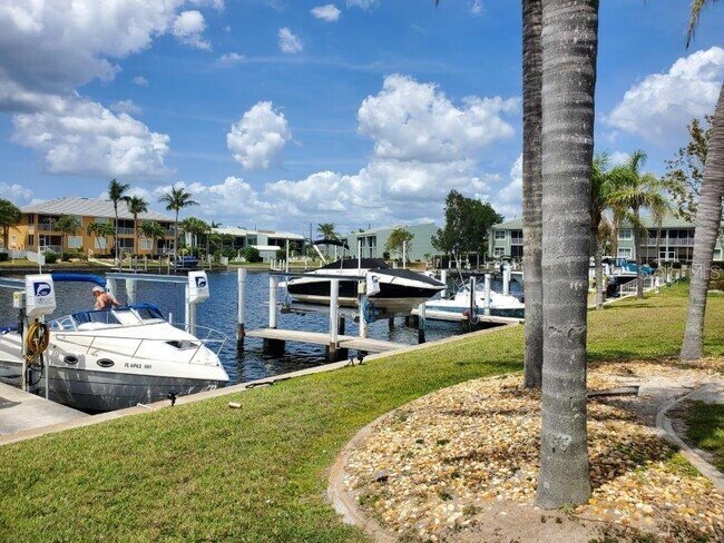 Building Photo - 3233 Woodthrush Dr