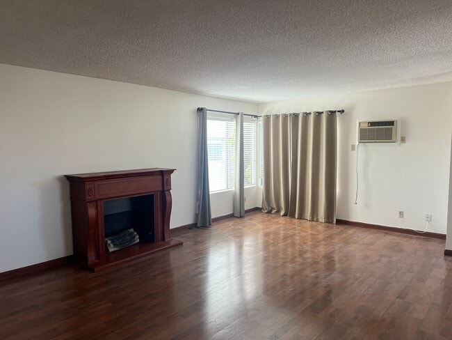 Foto del edificio - 2 bedroom 2 bath duplex for rent in Kensington!