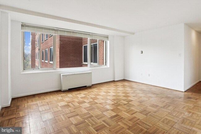 Foto del edificio - 4000 Tunlaw Rd NW