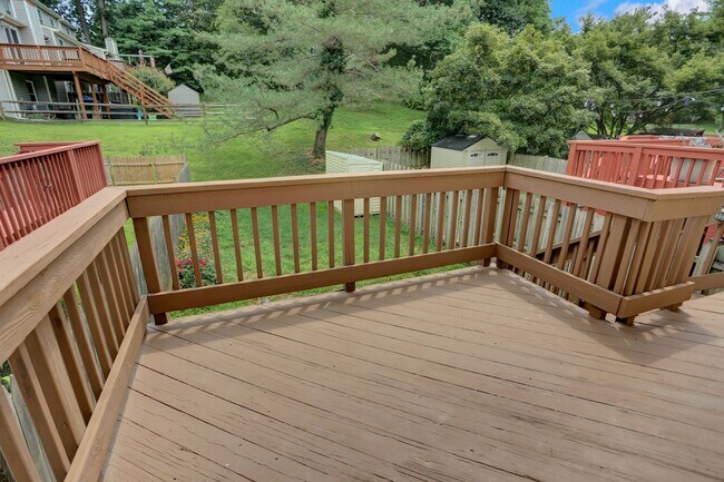 Foto del edificio - Spacious 4BR Home on Cul-de-Sac with Finis...