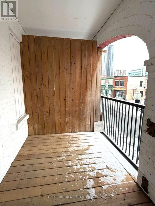 Building Photo - 9 Eby St S