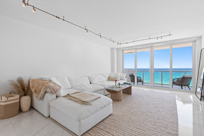 Building Photo - 5601 Collins Ave