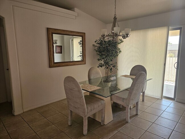 Foto del edificio - Unfurnished or Furnished Lon Term