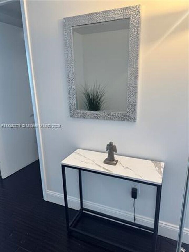 Foto del edificio - 17001 Collins Ave
