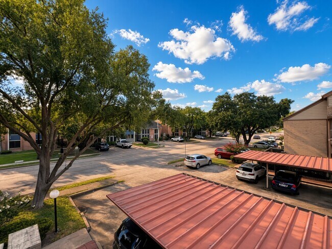 Foto del edificio - 8359 Sands Point Dr