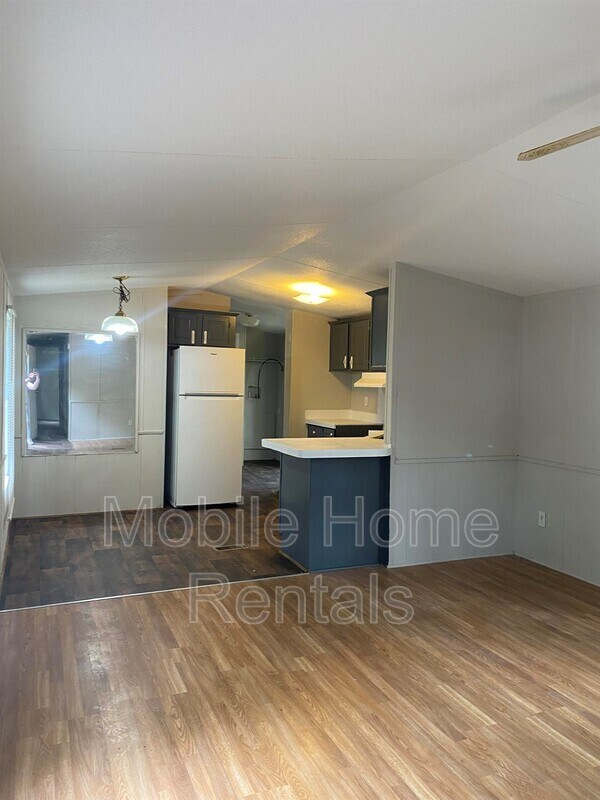 Foto del edificio - 2052 Athena Rd