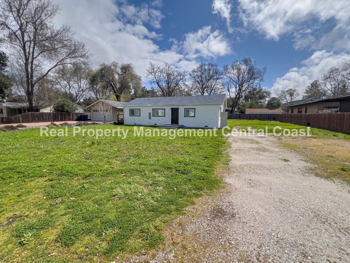 Primary Photo - AVAILABLE NOW - Nice Home in Atascadero - ...