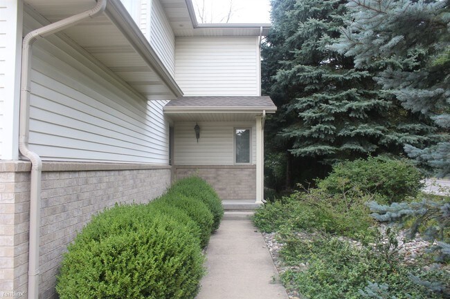 Foto del edificio - 3 br, 1.5 bath Duplex - 2400 Morning Dawn Dr