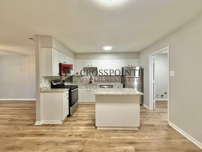 Foto del edificio - Tour Today!  Newly Renovated 2-Bedroom, 1-Bath Duplex!