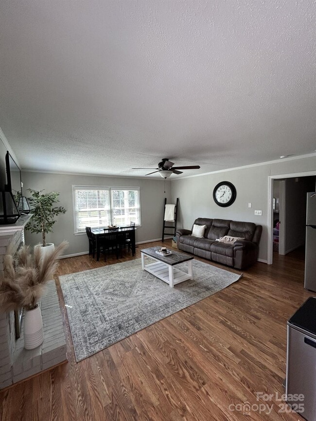 Foto del edificio - 6317 Morehead Rd