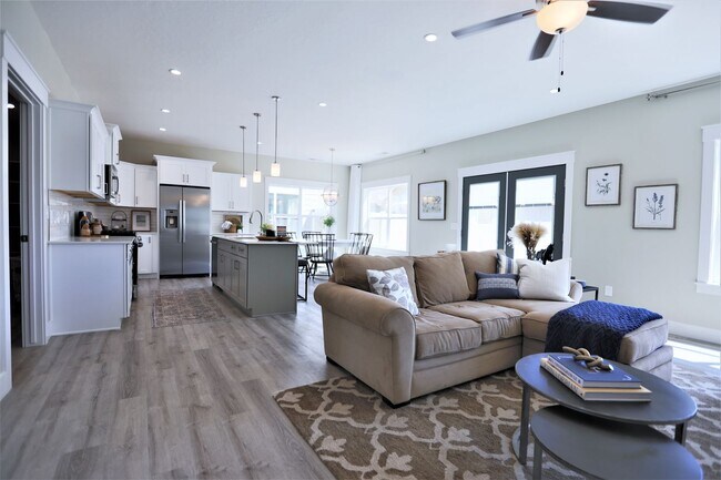 Foto del edificio - Like New 3BD/2.5BA with 2 Car Garage- 1 Fr...