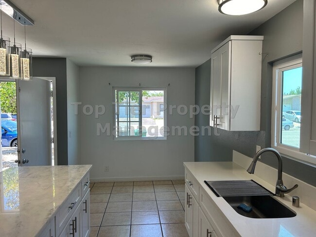 Foto del edificio - ***Charming 2 bed / 1 bath House in Oceans...