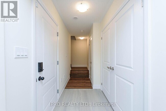 Photo du bâtiment - 2538 Littlefield Cres