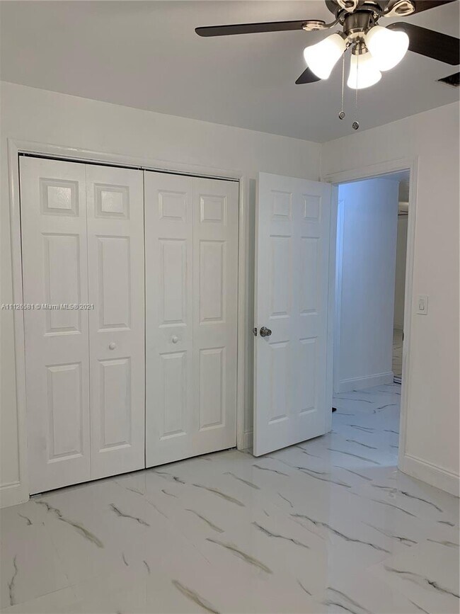 Foto del edificio - 5000 SW 92nd Terrace