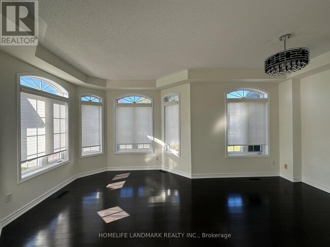Building Photo - 2395 Bur Oak Ave