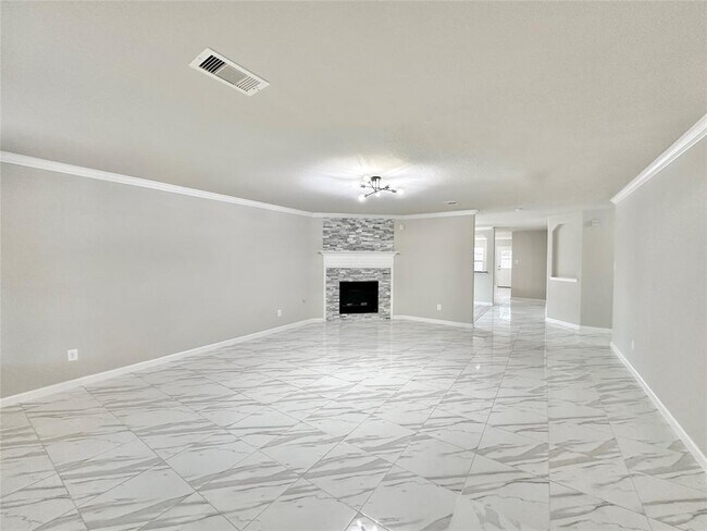 Foto del edificio - 8018 Clover Leaf Dr
