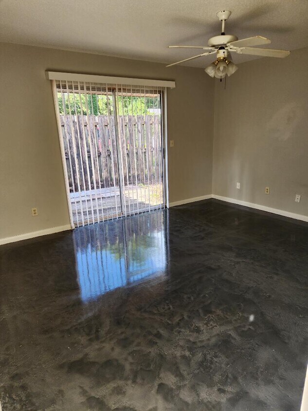 Foto principal - 184 SE Hanover Pl