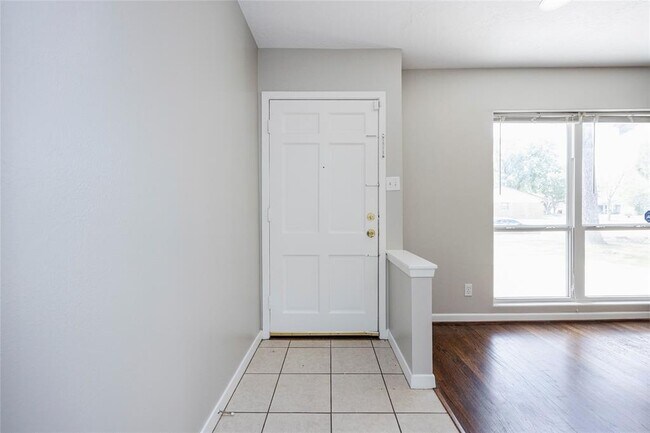 Foto del edificio - 4514 Gardendale Dr