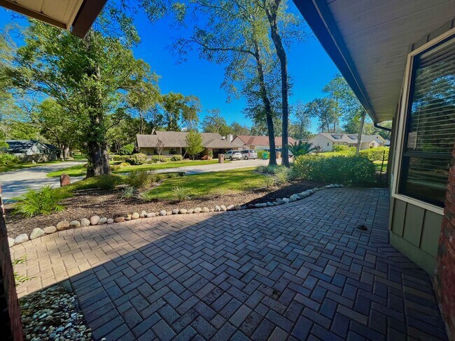 Building Photo - 3BR w/Pool off Longwood Hills Rd - include...