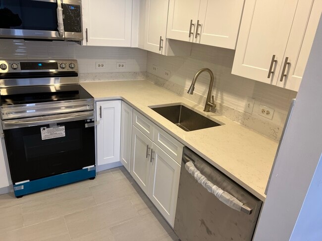 Building Photo - 528 Commonwealth Ave