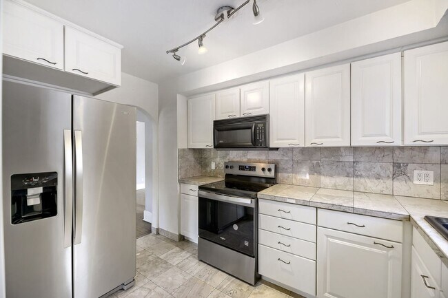 Foto del edificio - $1000 OFF RENT! Spacious 4bd/2ba Charming Historic Home near Wash Park- Available NOW!