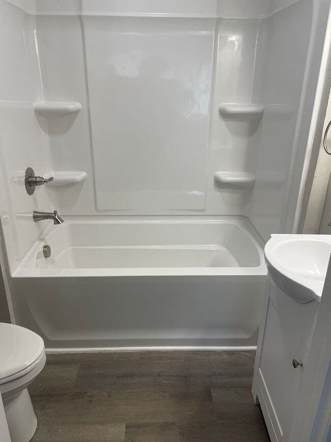 Building Photo - 1542 24th St NE