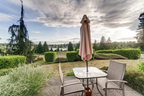 Building Photo - 1396 Quorum Real Estat - 2 bedrooms + den