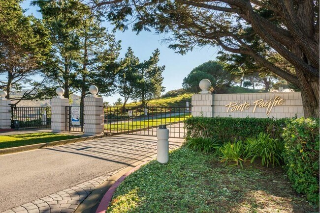 Building Photo - 725 Mountain View Dr