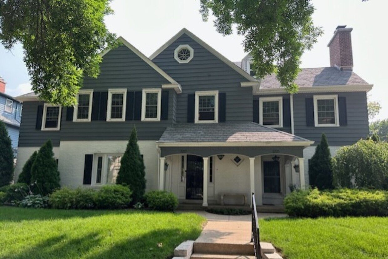 Foto principal - 2225 E Woodstock Pl