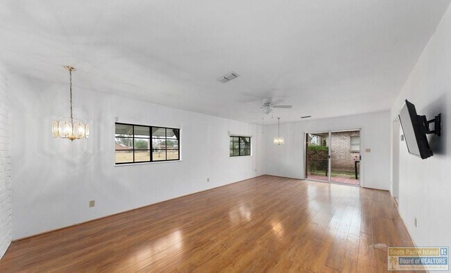 Foto del edificio - 313 McFadden Dr