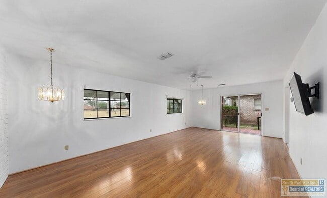 Building Photo - 313 McFadden Dr