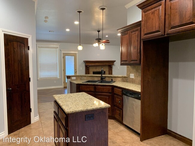 Building Photo - 4 br, 2 bath House - 2424 Wimberley Creek Dr.