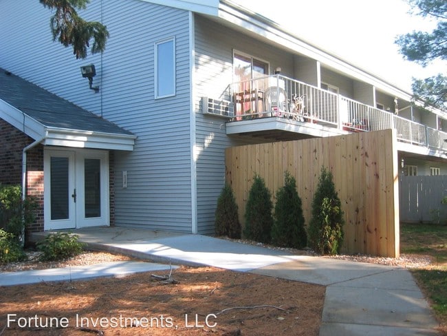 Building Photo - 6273 University Ave