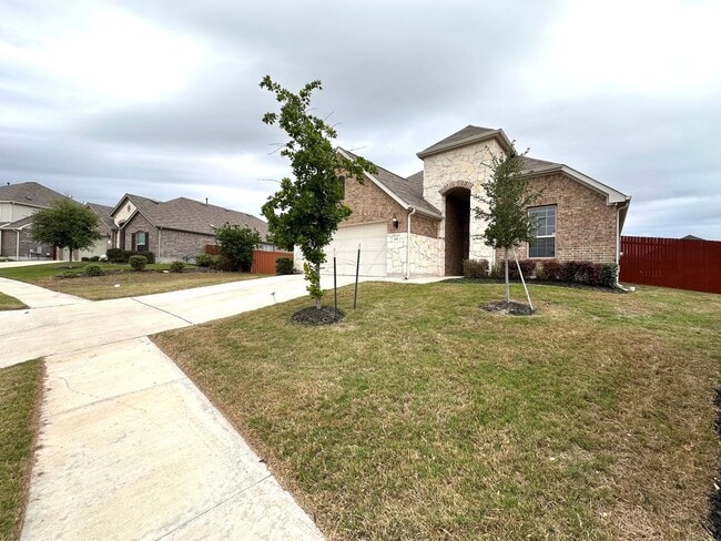 Building Photo - The larger 3 bedrooms and 2 bathrooms with a bonus Den and Loft spaces for rent in South Austin, ...