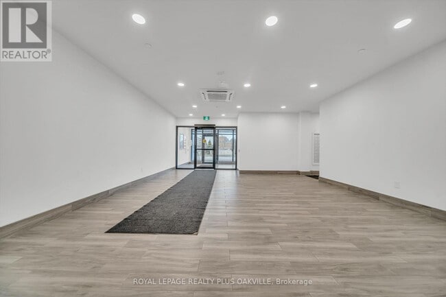 Building Photo - 191 Elmira Rd S