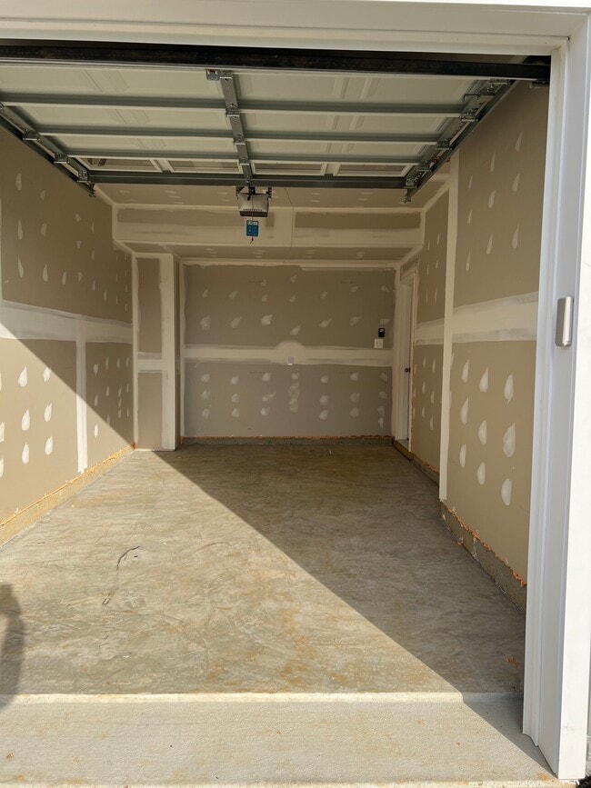 Building Photo - 18 Bruton Ln