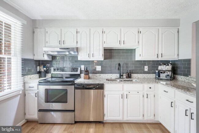 Building Photo - 2903 Bridgehampton Ct