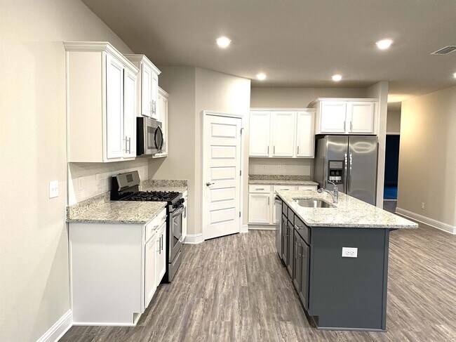 Foto del edificio - 8563 Rosefield Dr N